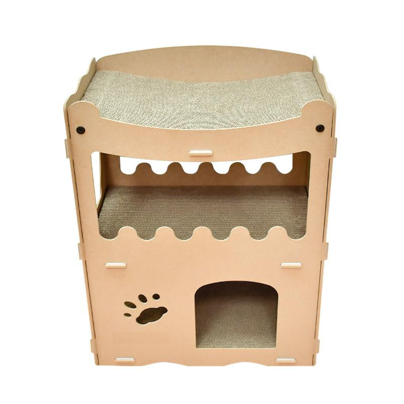 Kattenhuis van hout en karton met krabplank bovenop