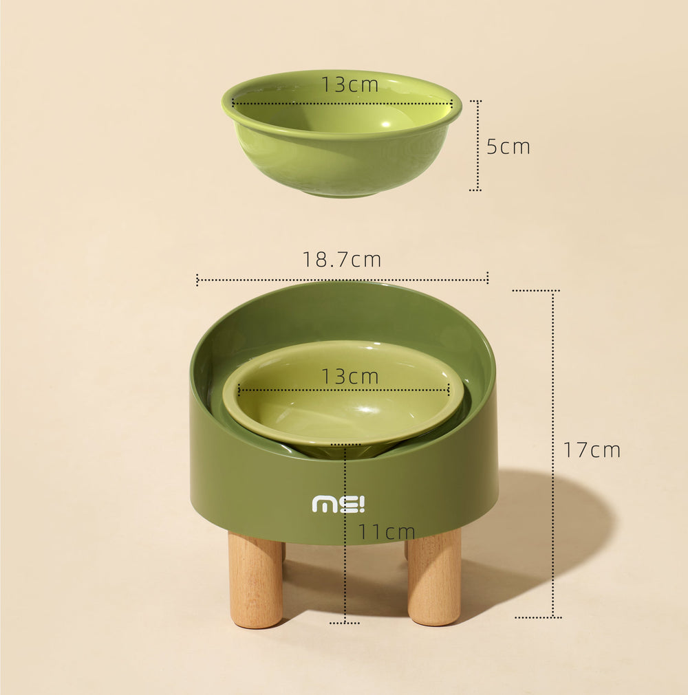 Afmetingen: 18,7 cm breed en 17 cm hoog, met een kom van 13 cm