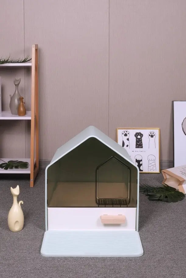 Kattenbak met kattenbakmat in een woonkamer