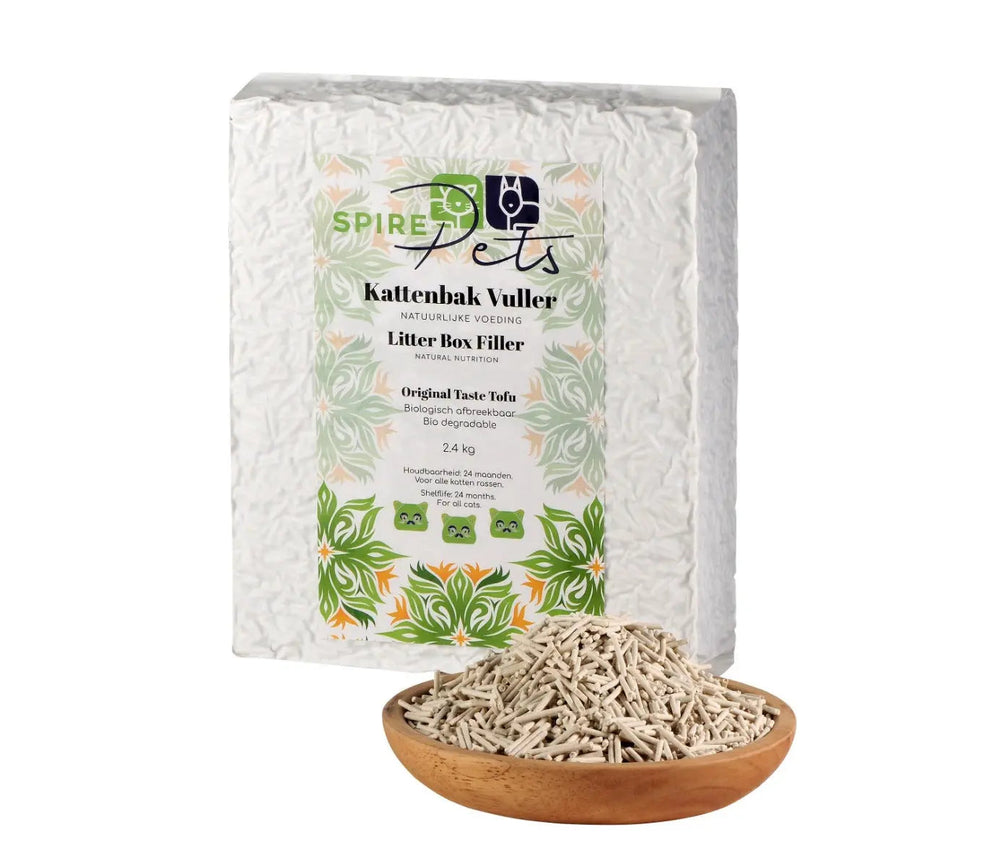 Verpakking tofu kattenbakvulling Jasmijn 2,4 kg met een schaaltje korrels